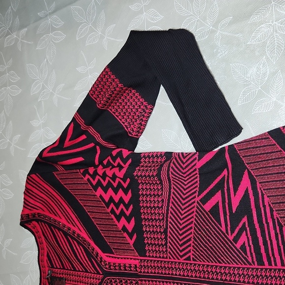 Alison Sheri Sweater - Picture 3 of 9